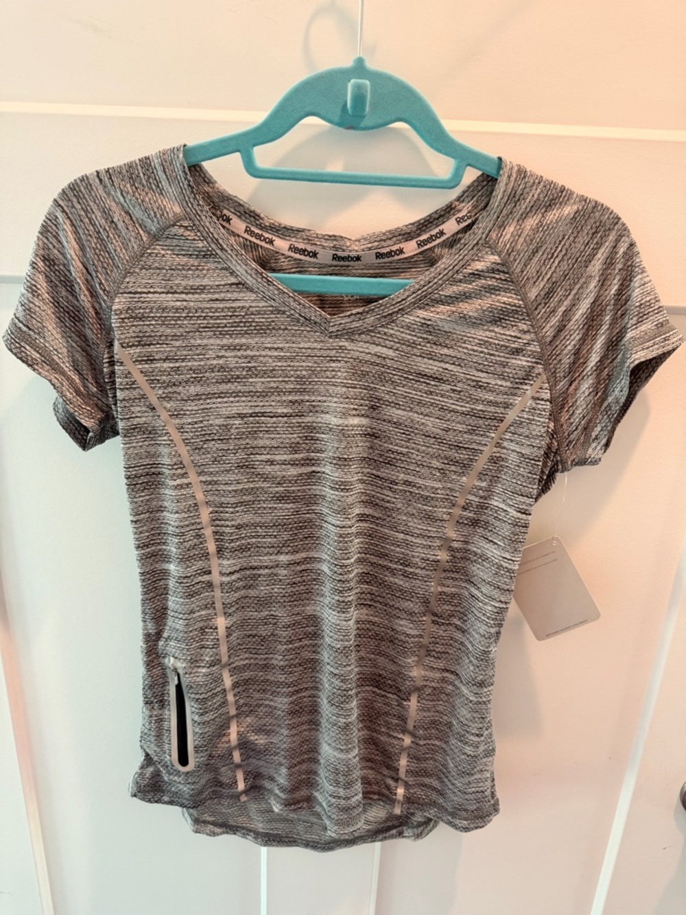 Reebok NWT Athletic Tee Small Gray V Neck Workout Shirt Zipper Pocket